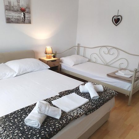 Apartments"Nika" With Private Pool Galovac  Kültér fotó