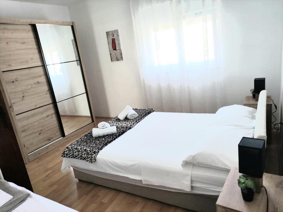 Apartments"Nika" With Private Pool Galovac  Kültér fotó