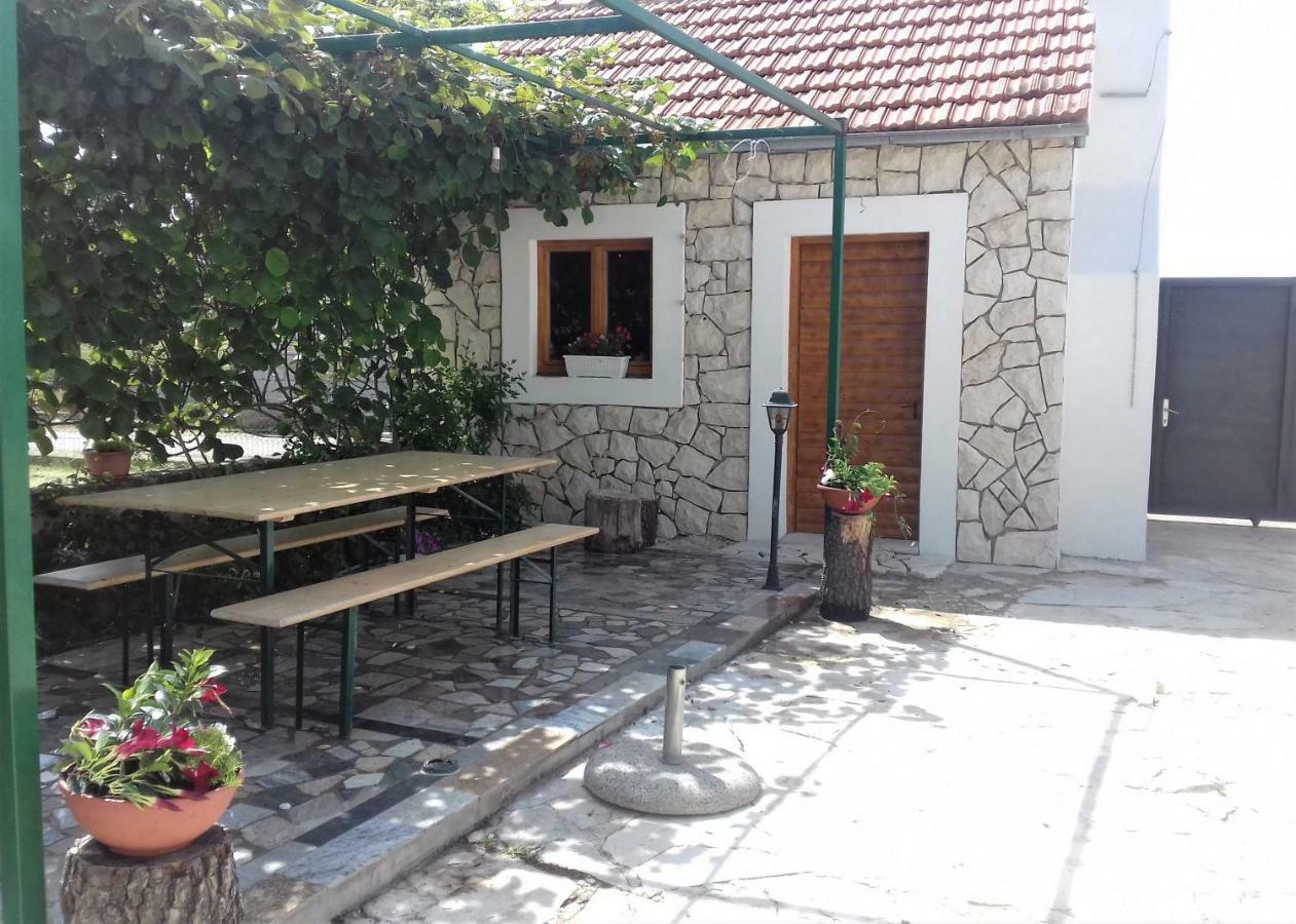 Apartments"Nika" With Private Pool Galovac  Kültér fotó