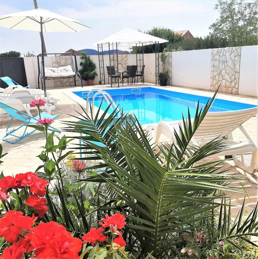 Apartments"Nika" With Private Pool Galovac  Kültér fotó