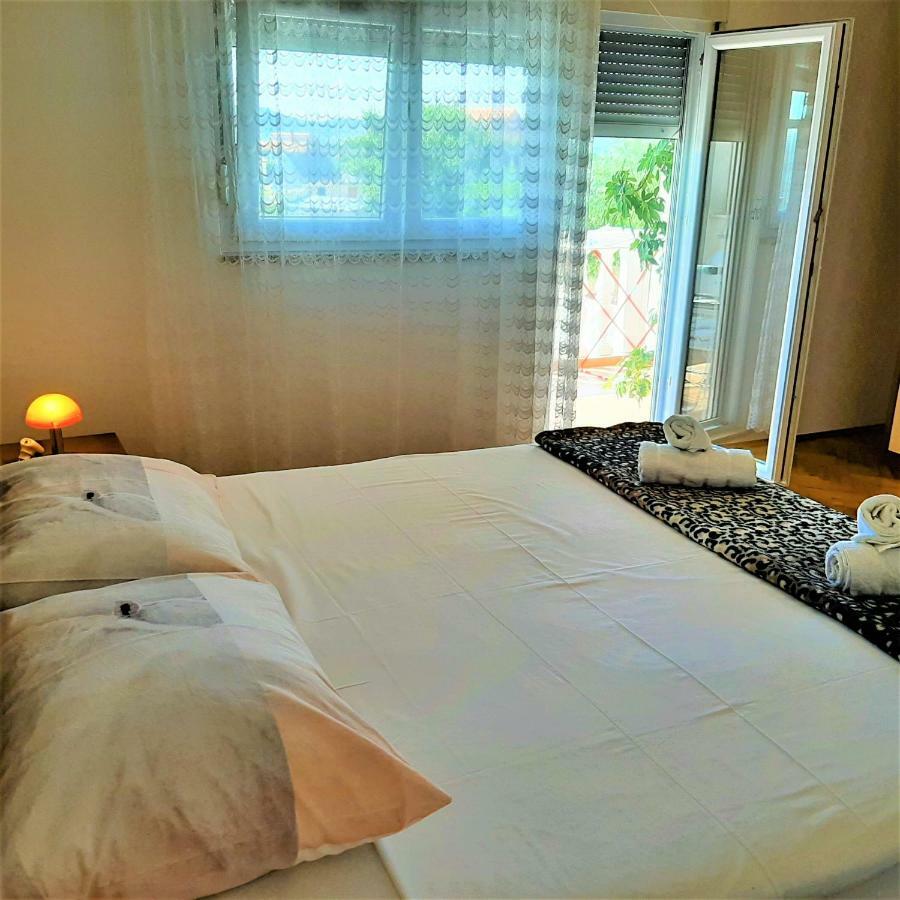 Apartments"Nika" With Private Pool Galovac  Kültér fotó