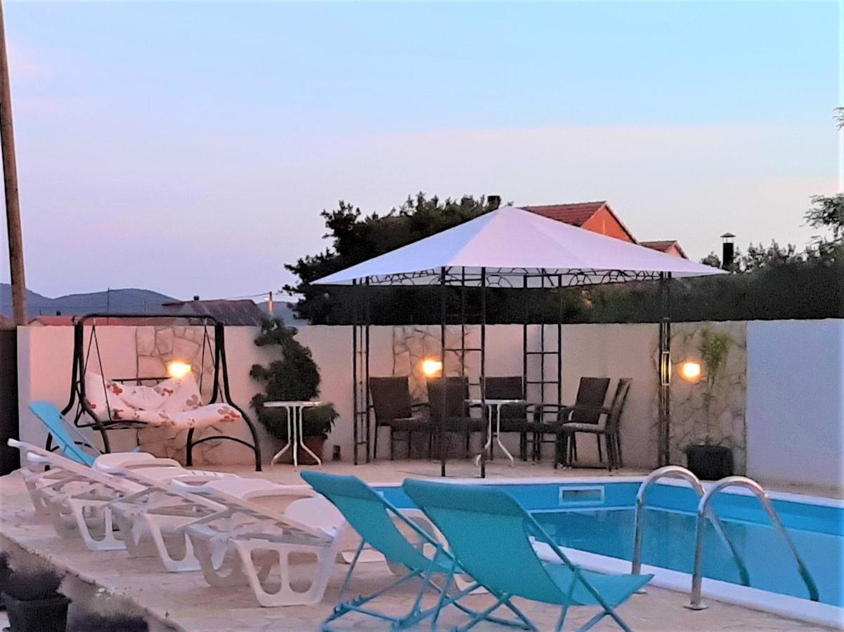 Apartments"Nika" With Private Pool Galovac  Kültér fotó